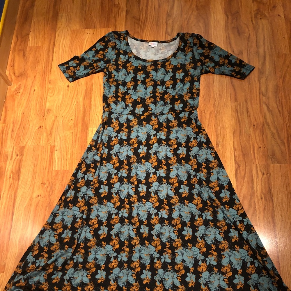 Stunning Lularoe Ana dress
